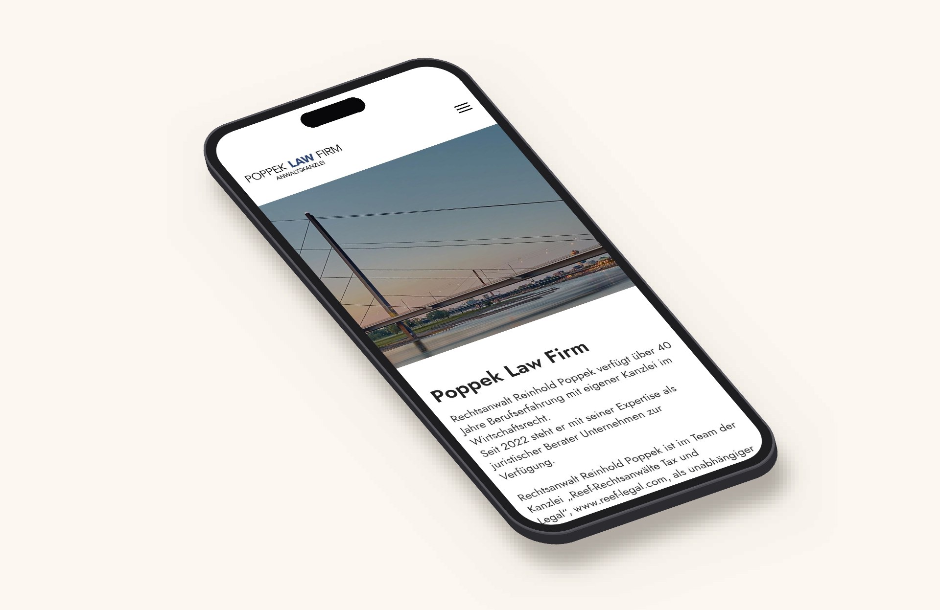 Webseite für Anwaltskanzlei für Wirtschaftsrecht – Poppek Law Firm in der Ansicht auf dem Smartphone